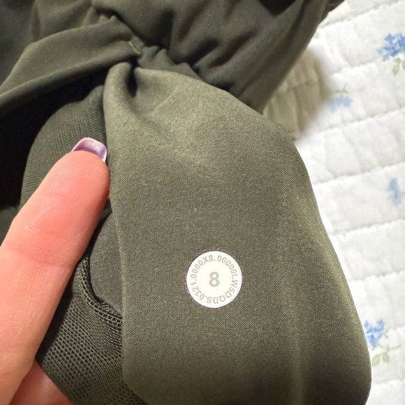 NWOT Lululemon Olive Green Jogger Pants Size 8 stretch High-Rise - Picture 4 of 4